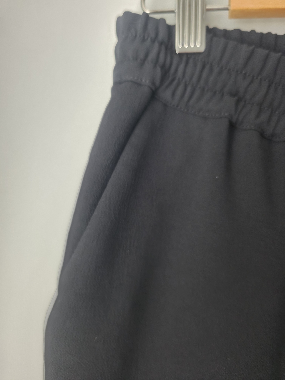 Wilfred Aritzia Black Pull-On Jogger Pants Drawstring Waist Size Medium - Picture 6 of 13